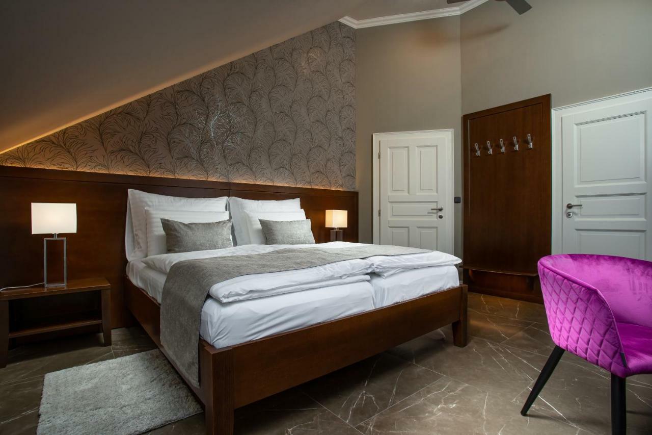 Hotel Anna Бероун Экстерьер фото